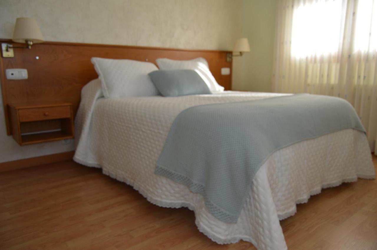 Hotel Restaurante Val Antas de Ulla ภายนอก รูปภาพ