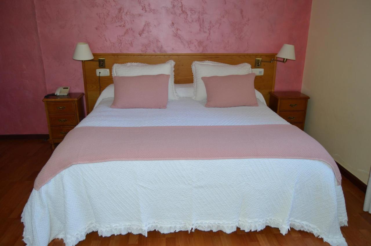Hotel Restaurante Val Antas de Ulla ภายนอก รูปภาพ
