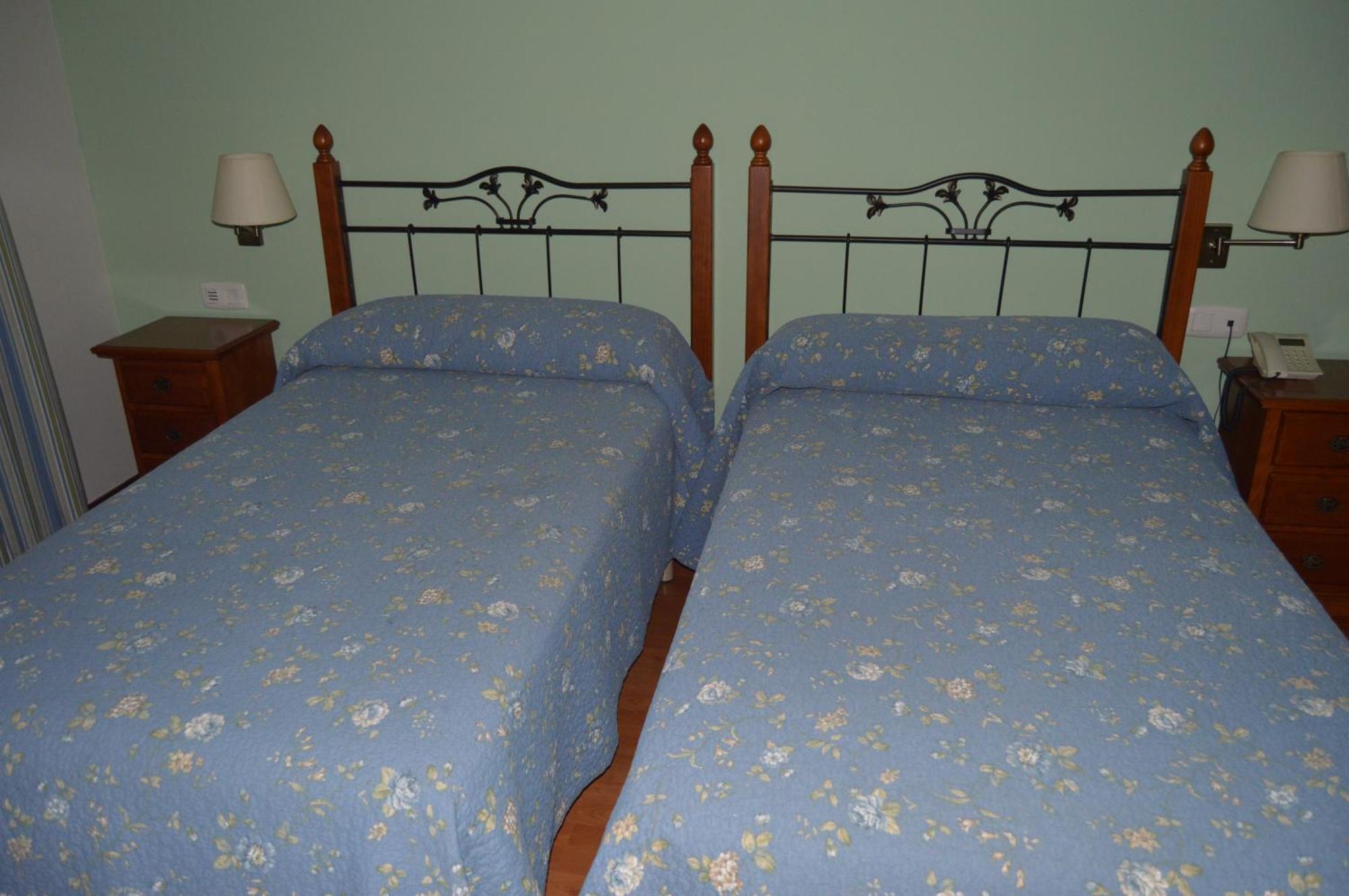 Hotel Restaurante Val Antas de Ulla ภายนอก รูปภาพ