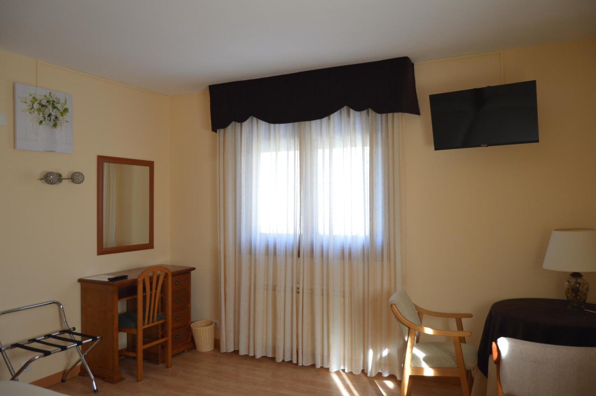 Hotel Restaurante Val Antas de Ulla ภายนอก รูปภาพ