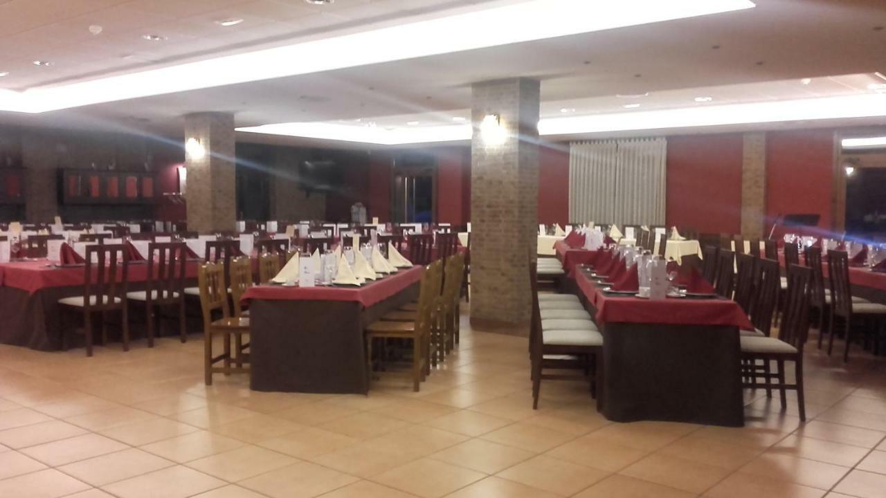 Hotel Restaurante Val Antas de Ulla ภายนอก รูปภาพ